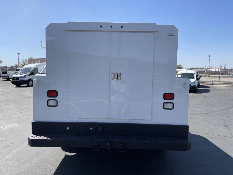 2017 Ford F-350 Super Duty Chassis Cab XL