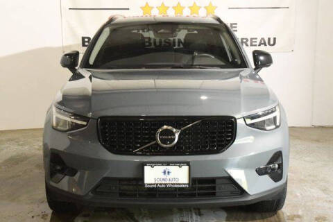 2023 Volvo XC40 B4 Ultimate Dark Theme
