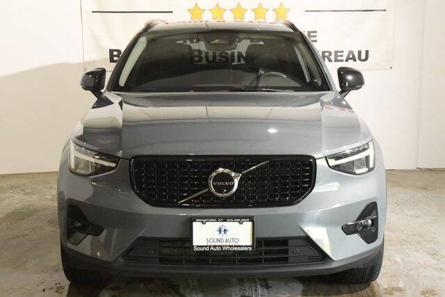 2023 Volvo XC40 B4 Ultimate Dark Theme