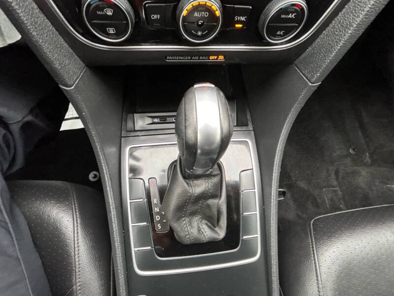 2017 Volkswagen Passat 1.8T R-Line