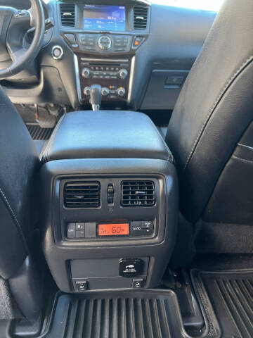 2016 Nissan Pathfinder SL
