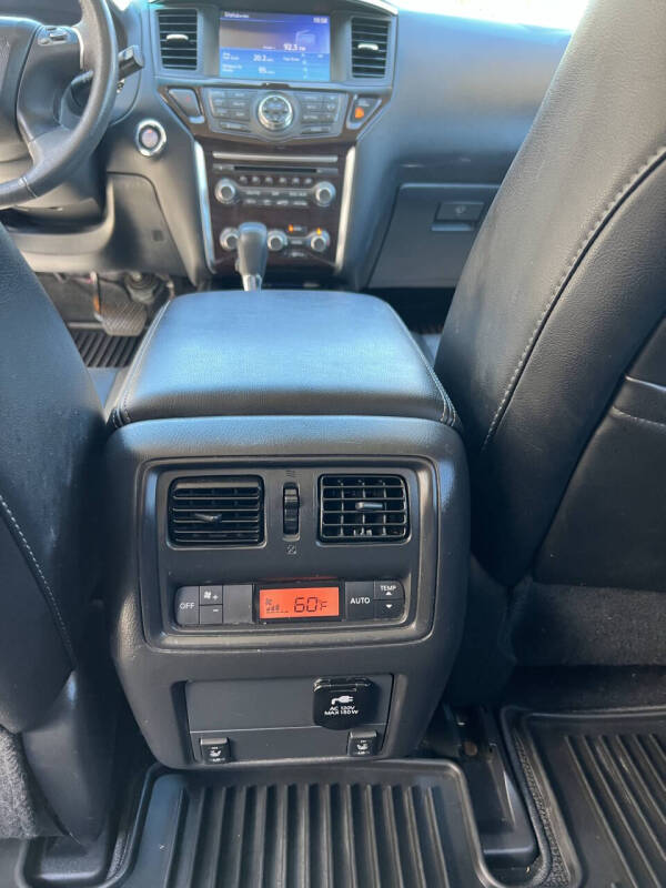 2016 Nissan Pathfinder SL