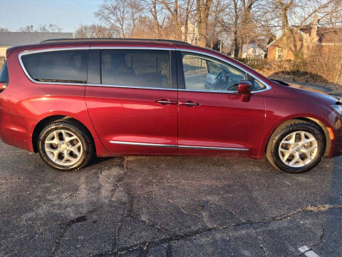 2017 Chrysler Pacifica Touring-L