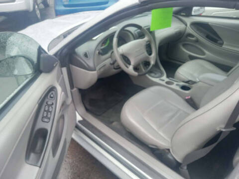 2004 Ford Mustang Deluxe