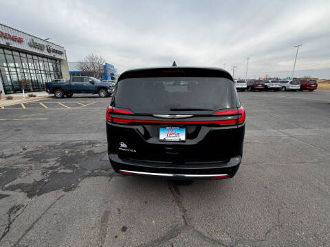 2025 Chrysler Pacifica Select