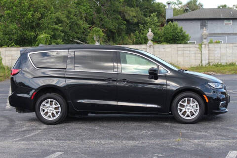 2022 Chrysler Pacifica Touring L