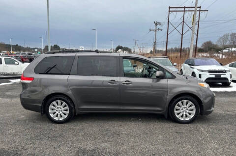 2014 Toyota Sienna LE 7-Passenger