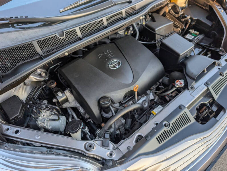 2017 Toyota Sienna XLE 8-Passenger