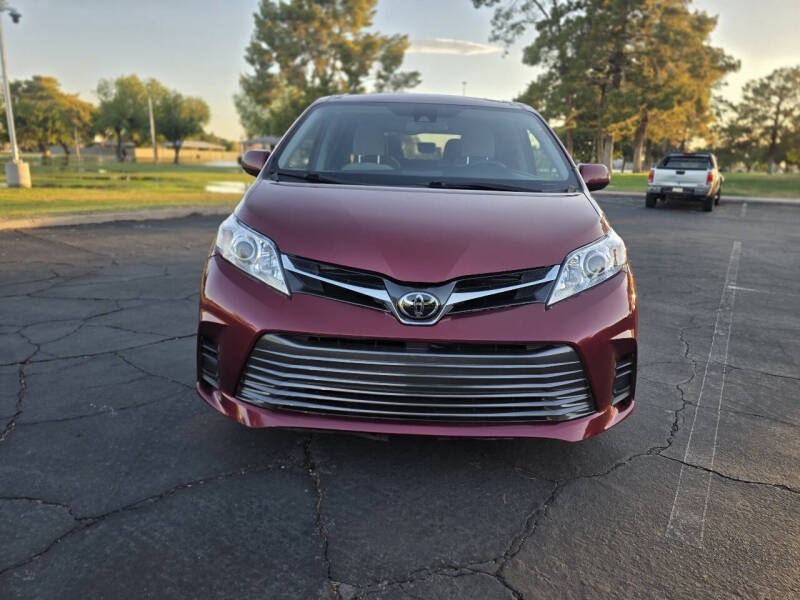 2019 Toyota Sienna LE 8-Passenger