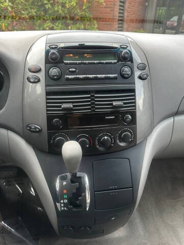 2010 Toyota Sienna LE 7-Passenger