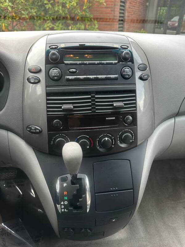 2010 Toyota Sienna LE 7-Passenger