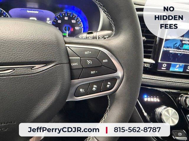 2027 Chrysler Pacifica Select