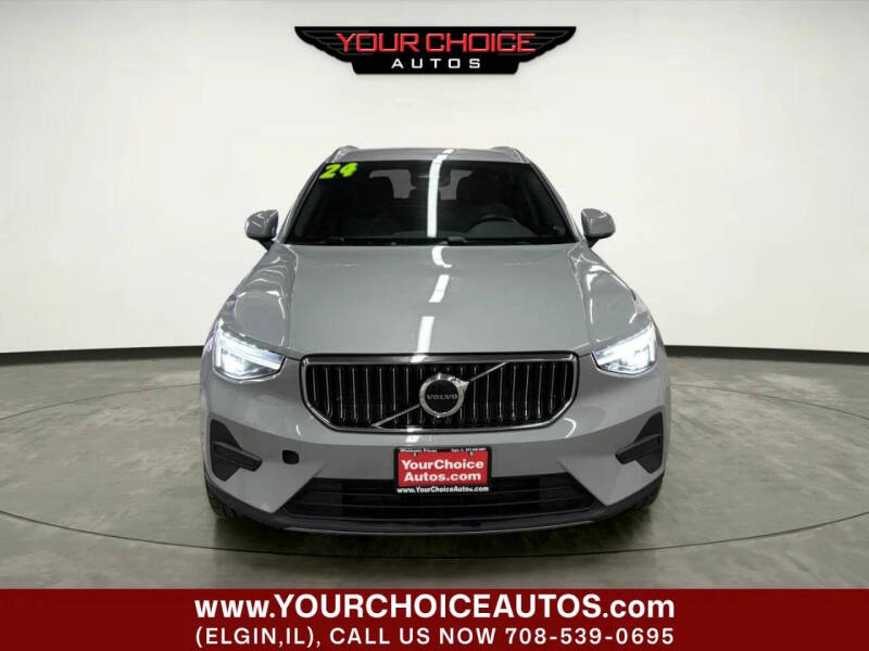 2024 Volvo XC40 B5 Core Dark Theme