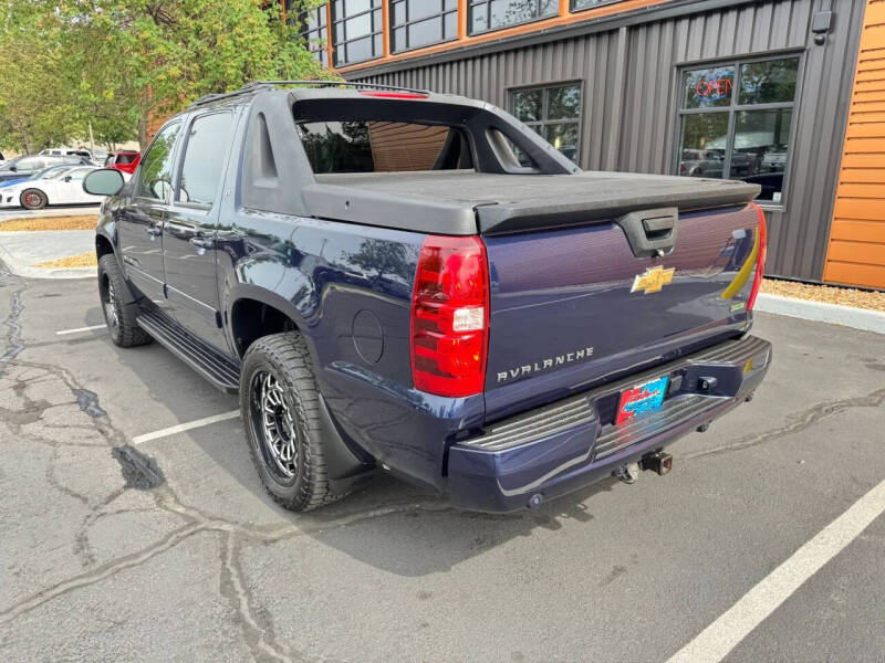 2011 Chevrolet Avalanche LT
