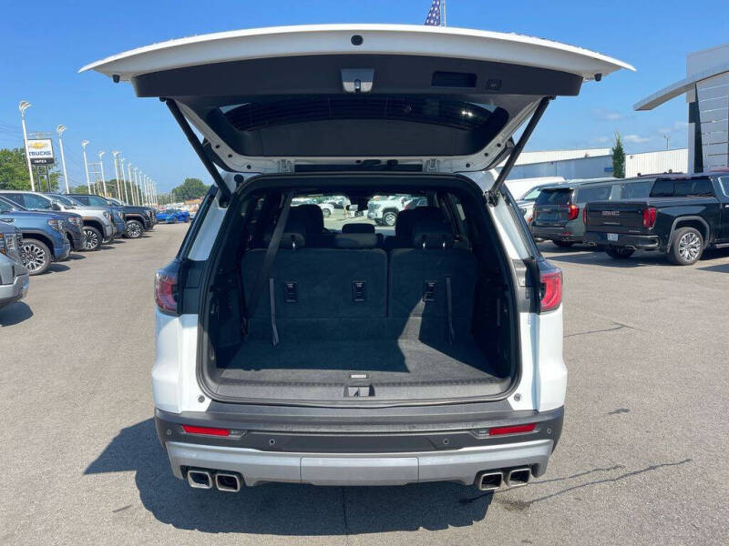 2025 GMC Acadia Elevation