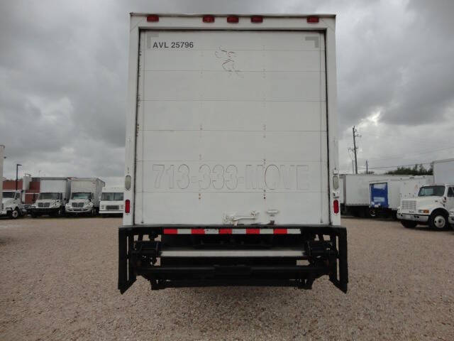 2008 Freightliner M2 106