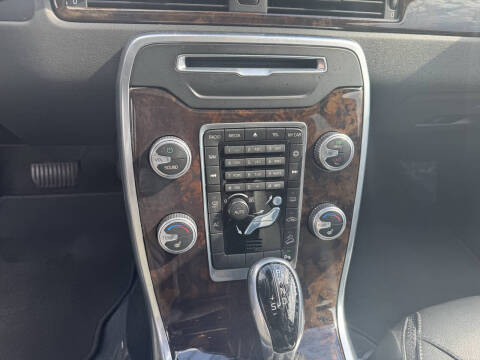 2016 Volvo XC70 T5 Premier