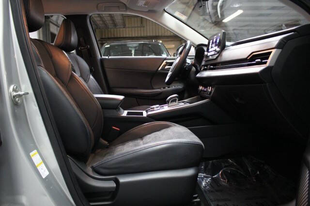 2023 Mitsubishi Outlander SE