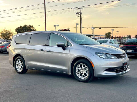2020 Chrysler Voyager LX