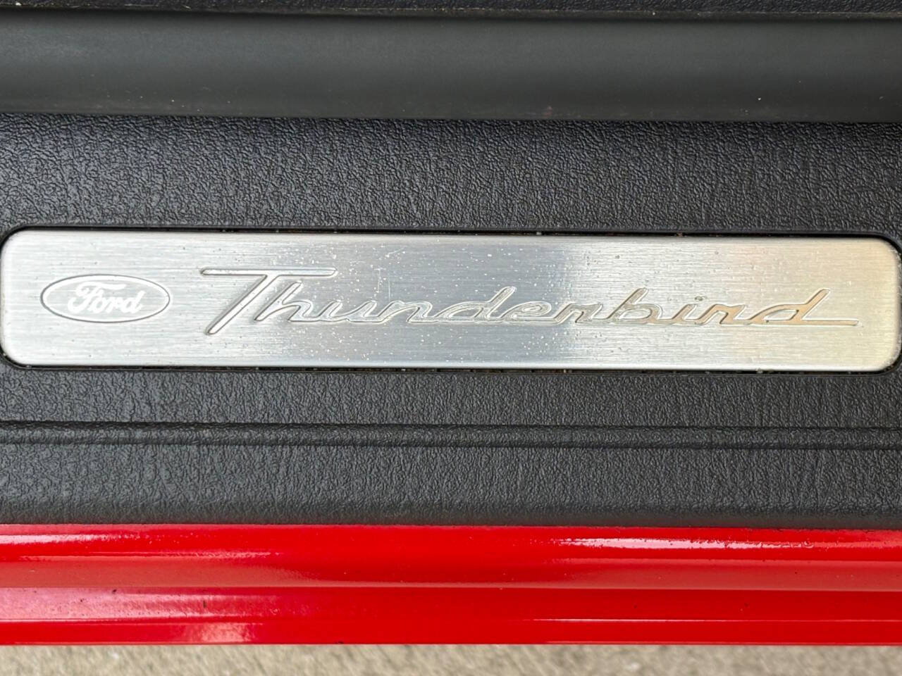 2002 Ford Thunderbird 38