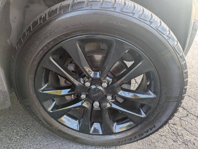 2019 Jeep Grand Cherokee Laredo