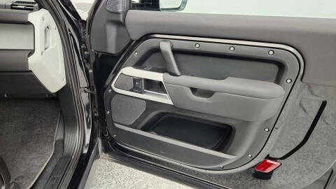 2023 Land Rover Defender 90 SE