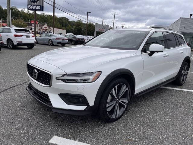 2024 Volvo V60 Cross Country B5 Plus