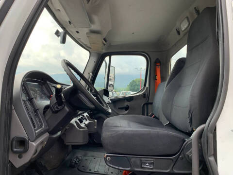 2015 Freightliner M2 106