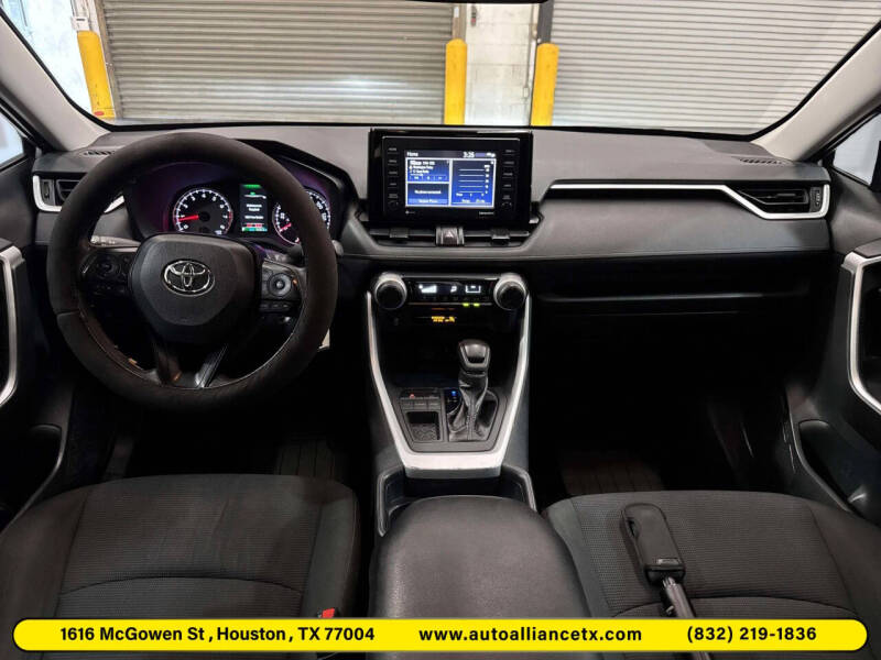 2020 Toyota RAV4 LE