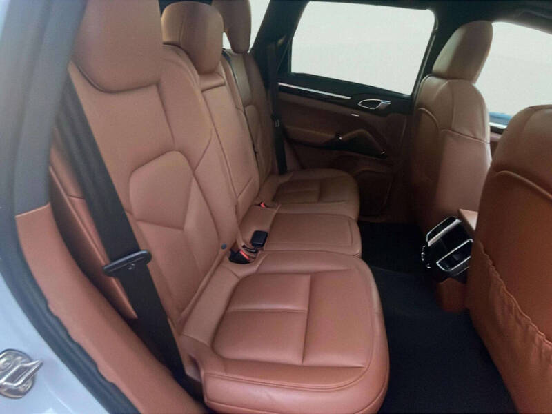 2016 Porsche Cayenne S E-Hybrid