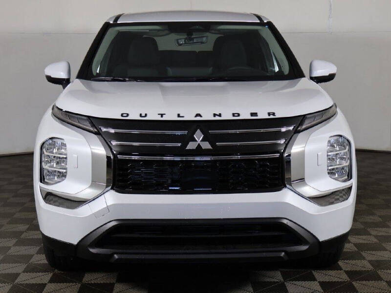 2026 Mitsubishi Outlander ES