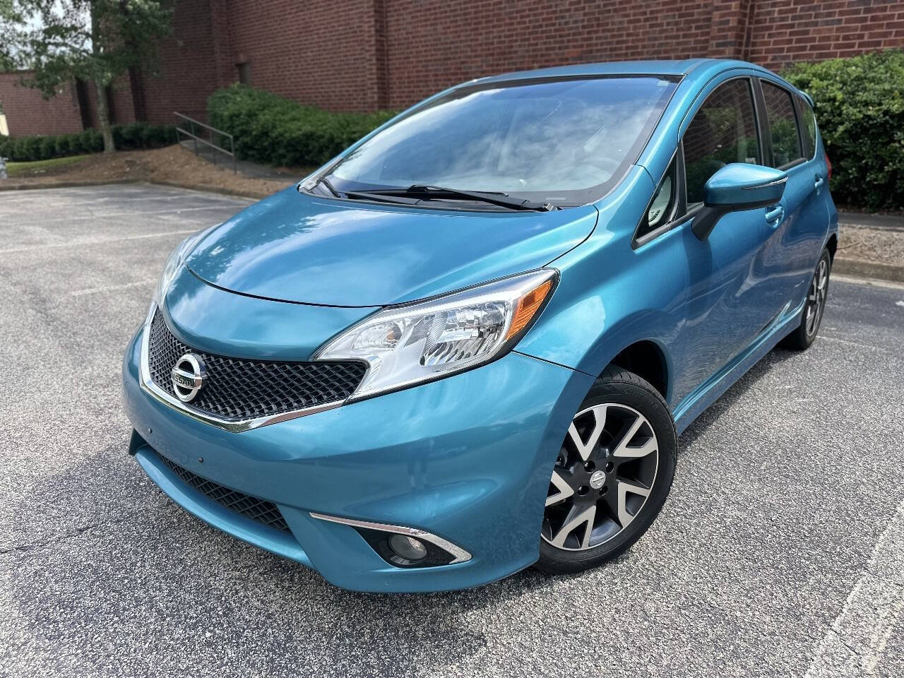 Blue 2016 Nissan Versa Note Hatchback Front-Wheel Drive Continuously Variable Transmission