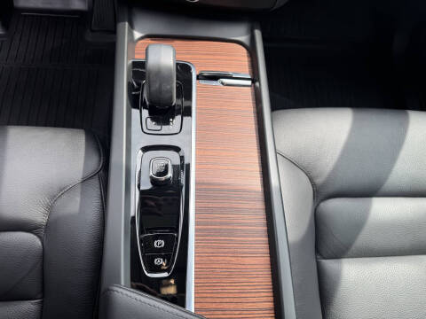 2024 Volvo XC60 B5 Plus Dark Theme