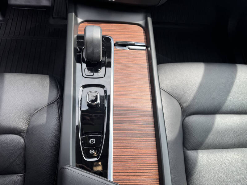 2024 Volvo XC60 B5 Plus Dark Theme