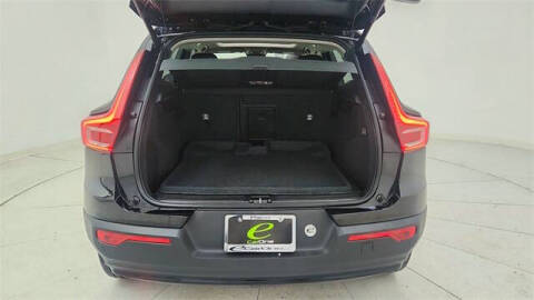 2024 Volvo XC40 B5 Plus Dark Theme