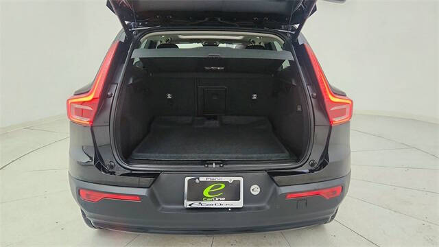 2024 Volvo XC40 B5 Plus Dark Theme