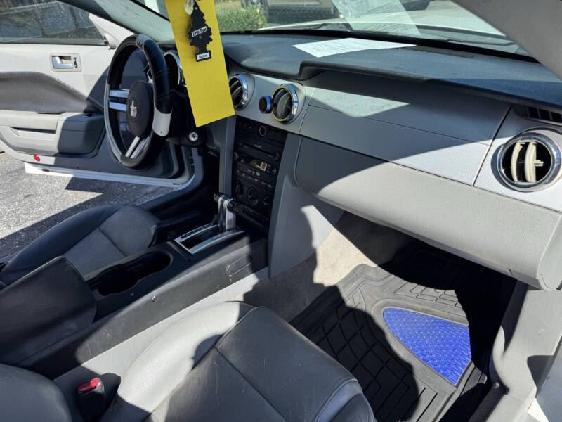 2007 Ford Mustang V6 Deluxe