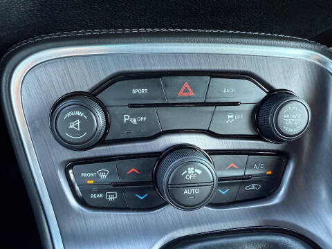 2015 Dodge Challenger R/T Shaker