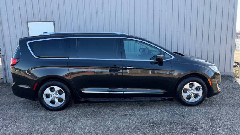 Used 2017 Chrysler Pacifica Touring-L Plus with VIN 2C4RC1EG7HR684699 for sale in La Crescent, Minnesota