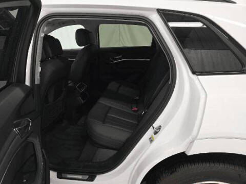 2022 Audi e-tron quattro Premium