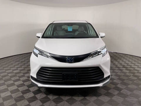 2023 Toyota Sienna LE 8-Passenger