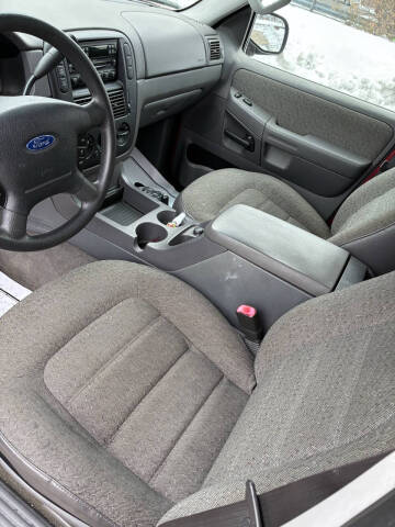 2004 Ford Explorer XLS