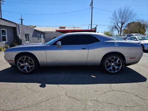 2015 Dodge Challenger SXT Plus