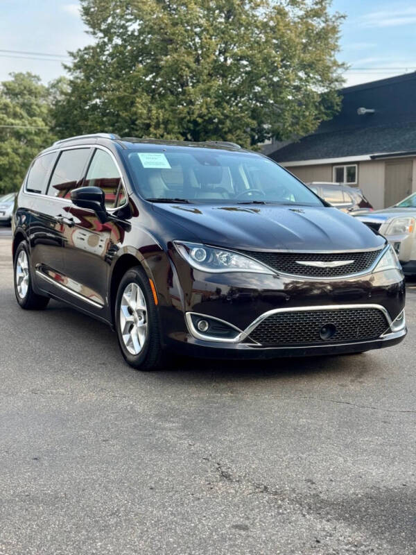 2018 Chrysler Pacifica Touring L Plus's photo