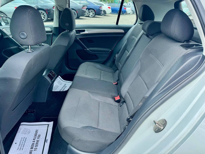 2017 Volkswagen Golf TSI S