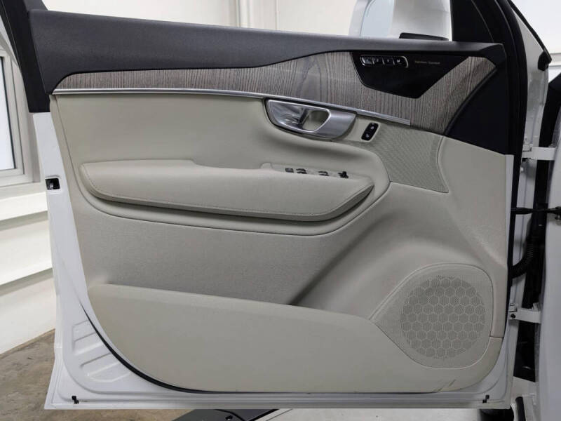 2024 Volvo XC90 B6 Plus Bright Theme 6P