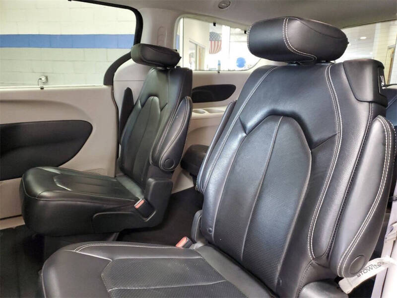 2022 Chrysler Pacifica Touring L