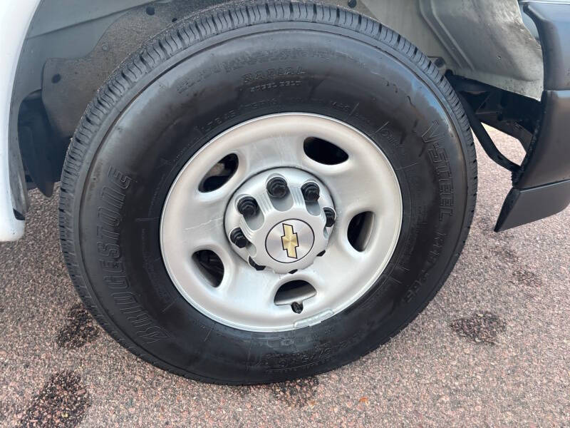 2025 Chevrolet Express LS 3500