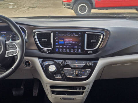 2017 Chrysler Pacifica Touring-L Plus