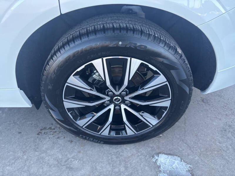 2025 Volvo XC60 B5 Plus Dark Theme